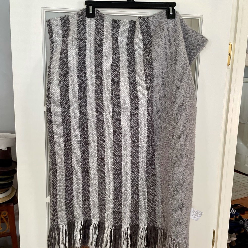 Nordstrom At Hone Acrylic Accent Throw